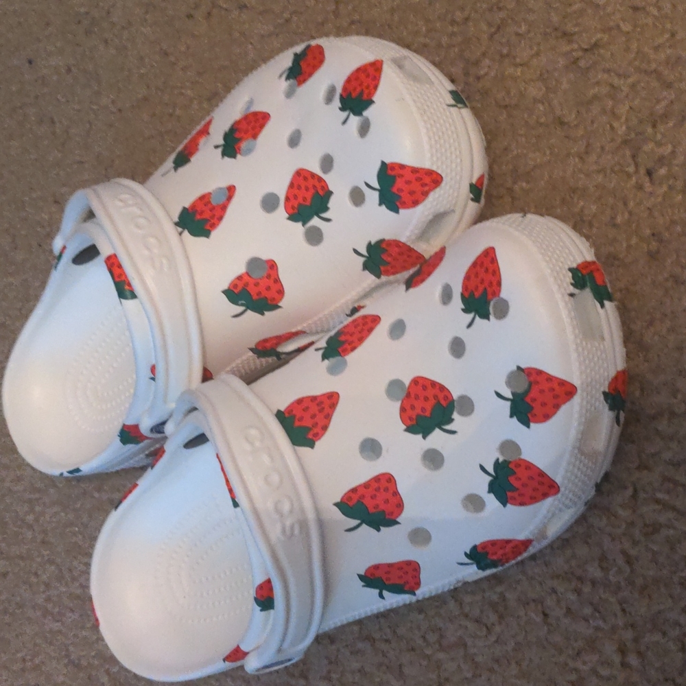 Strawberry print Crocs - Size W10/M8